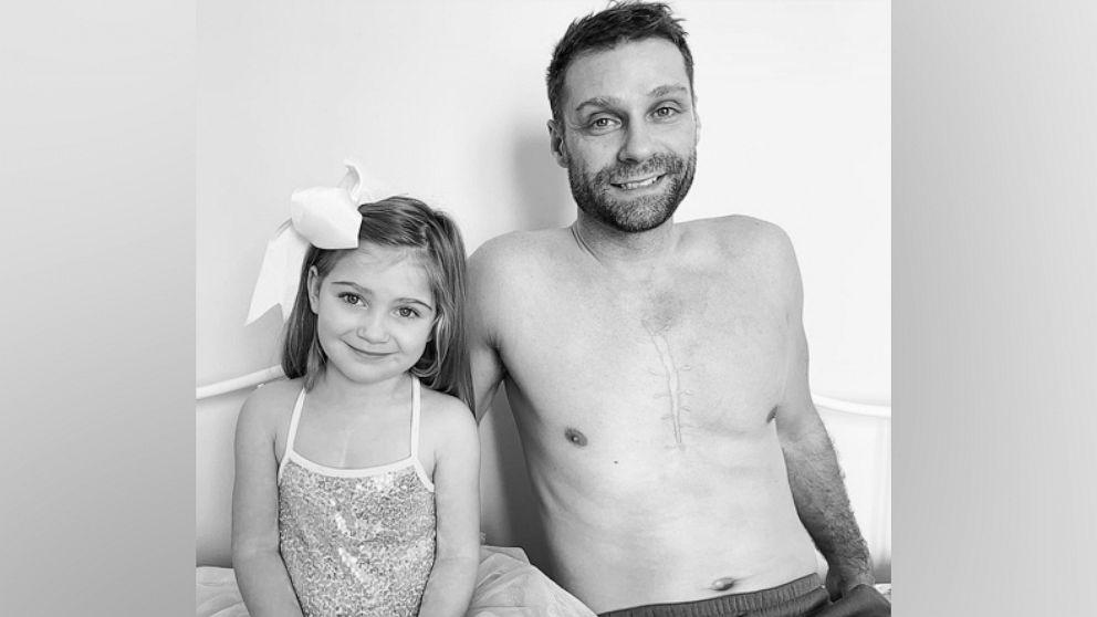 μπαμπάς-έκανε-τατουάζ-την-ουλή-της-κόρης-του-για-να-της-συμπαρασταθεί-