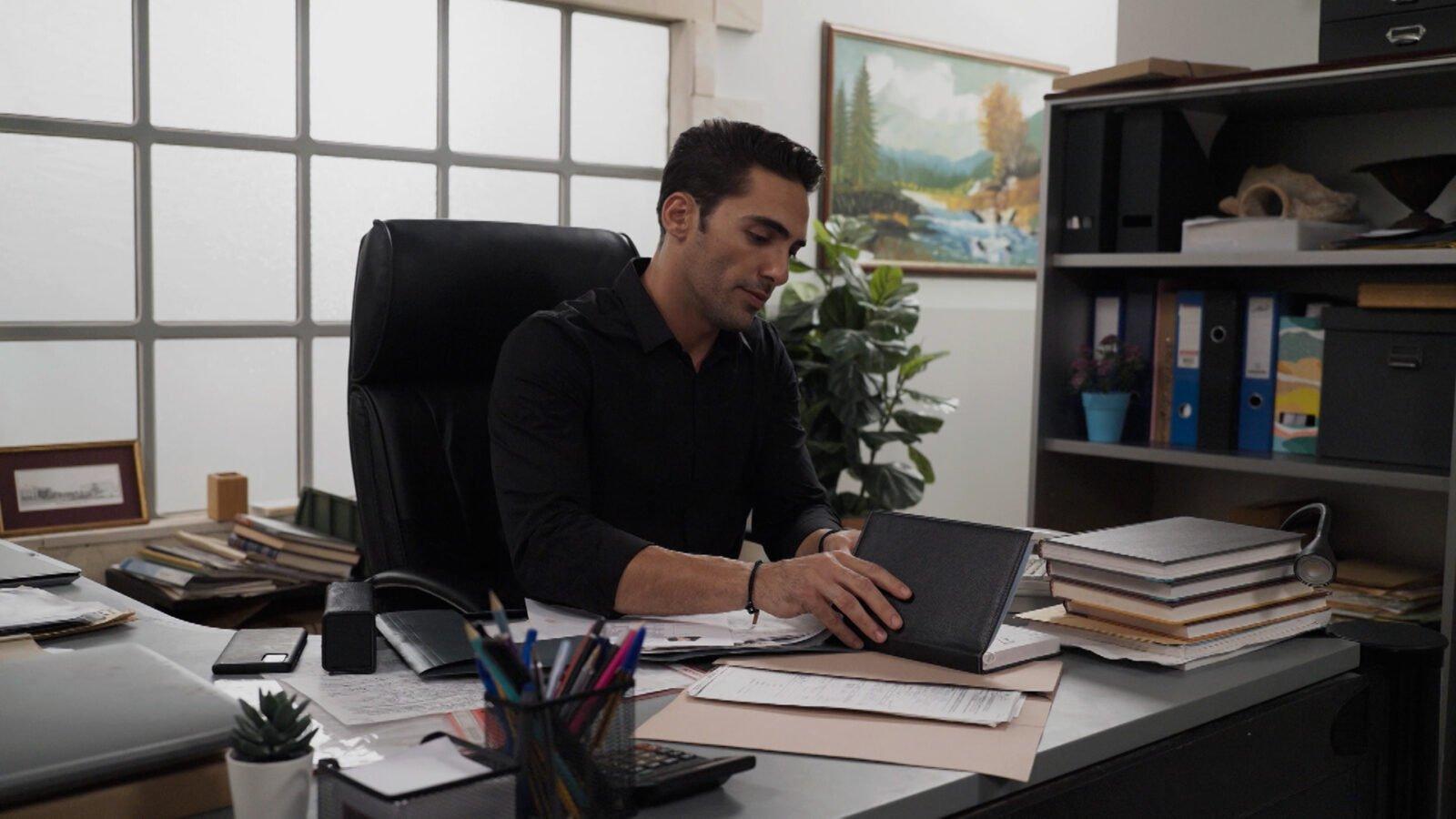 Η γη της ελιάς : Ο Κουράκος ξυπνά και ψάχνει τον δολοφόνο του