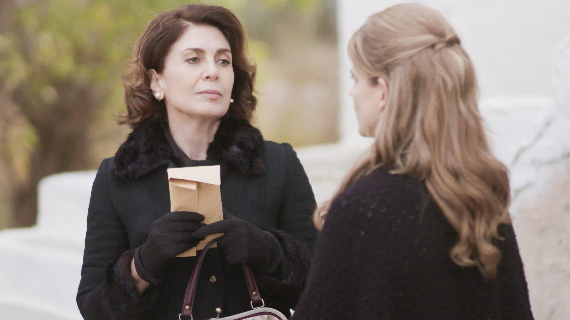 Άγριες Μέλισσες: Η Μυρσίνη στήνει σχέδιο εξόντωσης