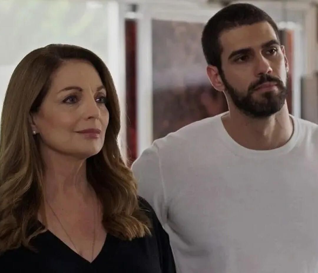 Η Γη της Ελιάς: Η Μητέρα του Δημήτρη εκβιάζει την Αθηνά