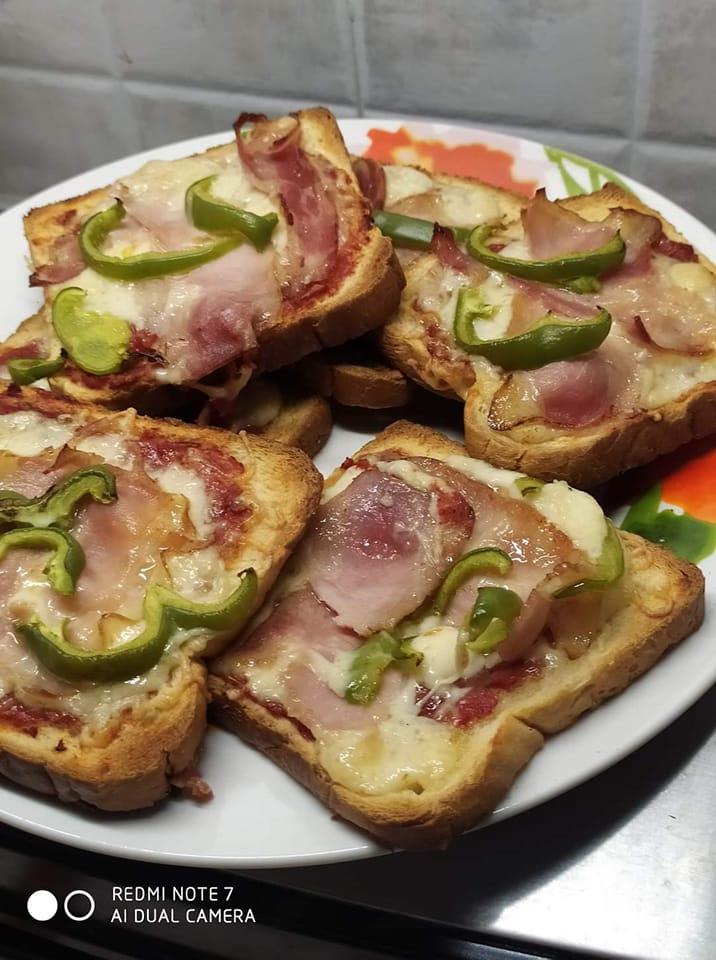 Φέτες -ψωμιού- από-τοστ- σαν -πίτσα-