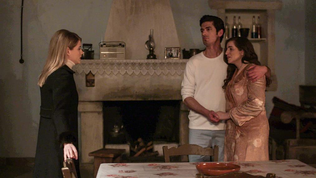 Άγριες Μέλισσες: Η Κορίνα Μαθαίνει πως ο Ακύλας δεν είναι μπαμπάς της