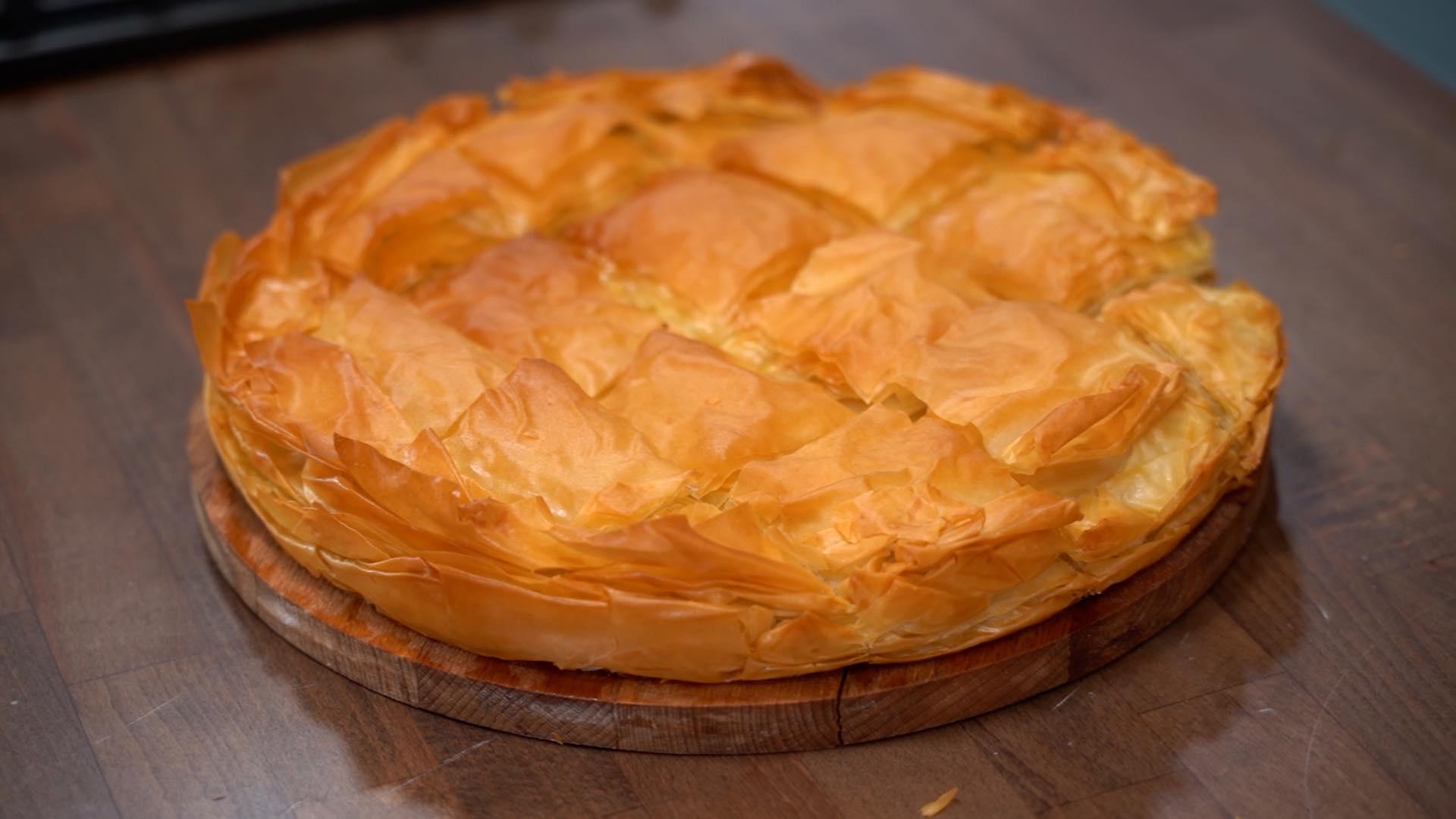 Εύκολη -τυρόπιτα- με- τραγανό- φύλλο- κρούστας-