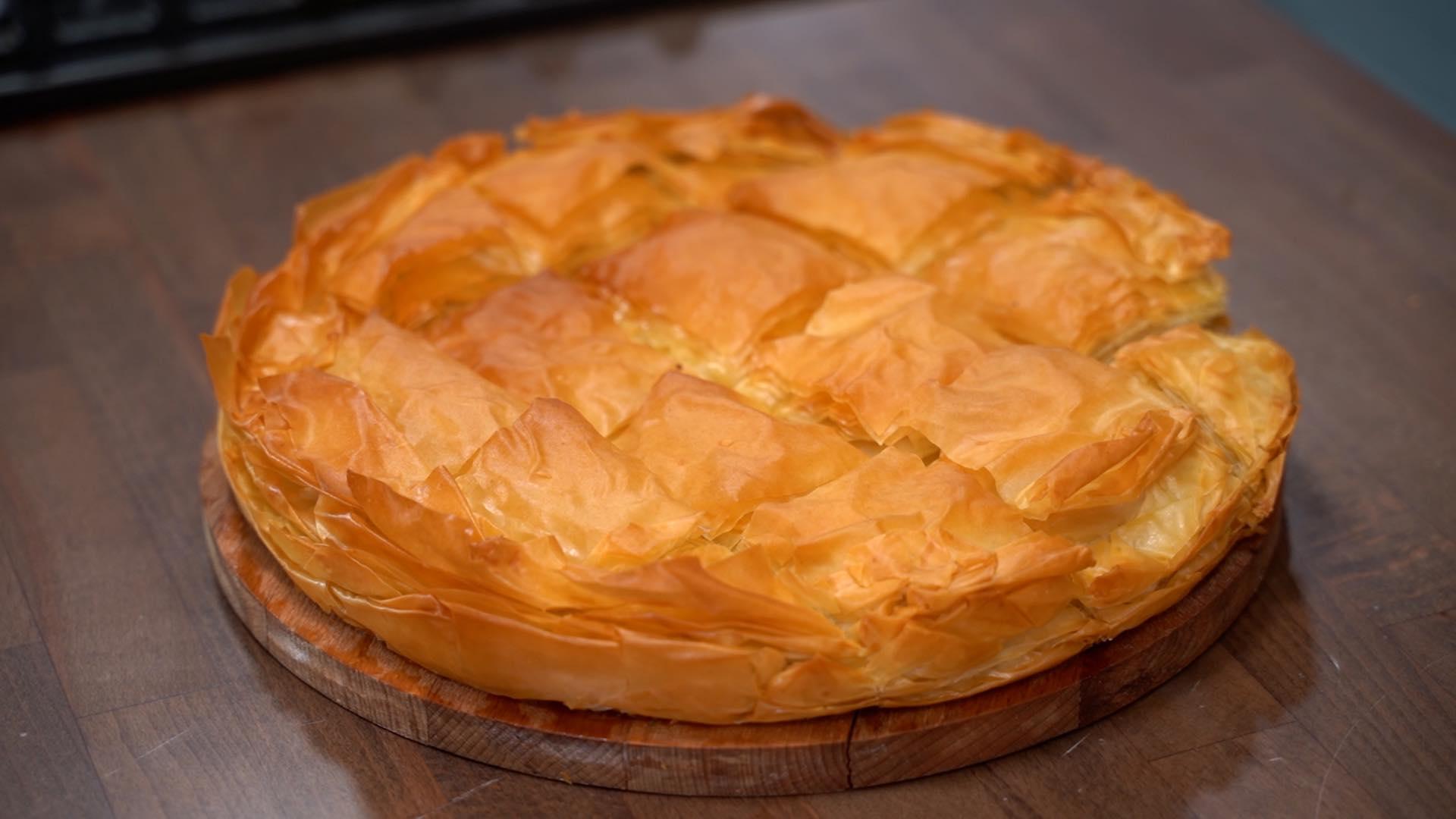 Εύκολη -τυρόπιτα- με- τραγανό- φύλλο- κρούστας-