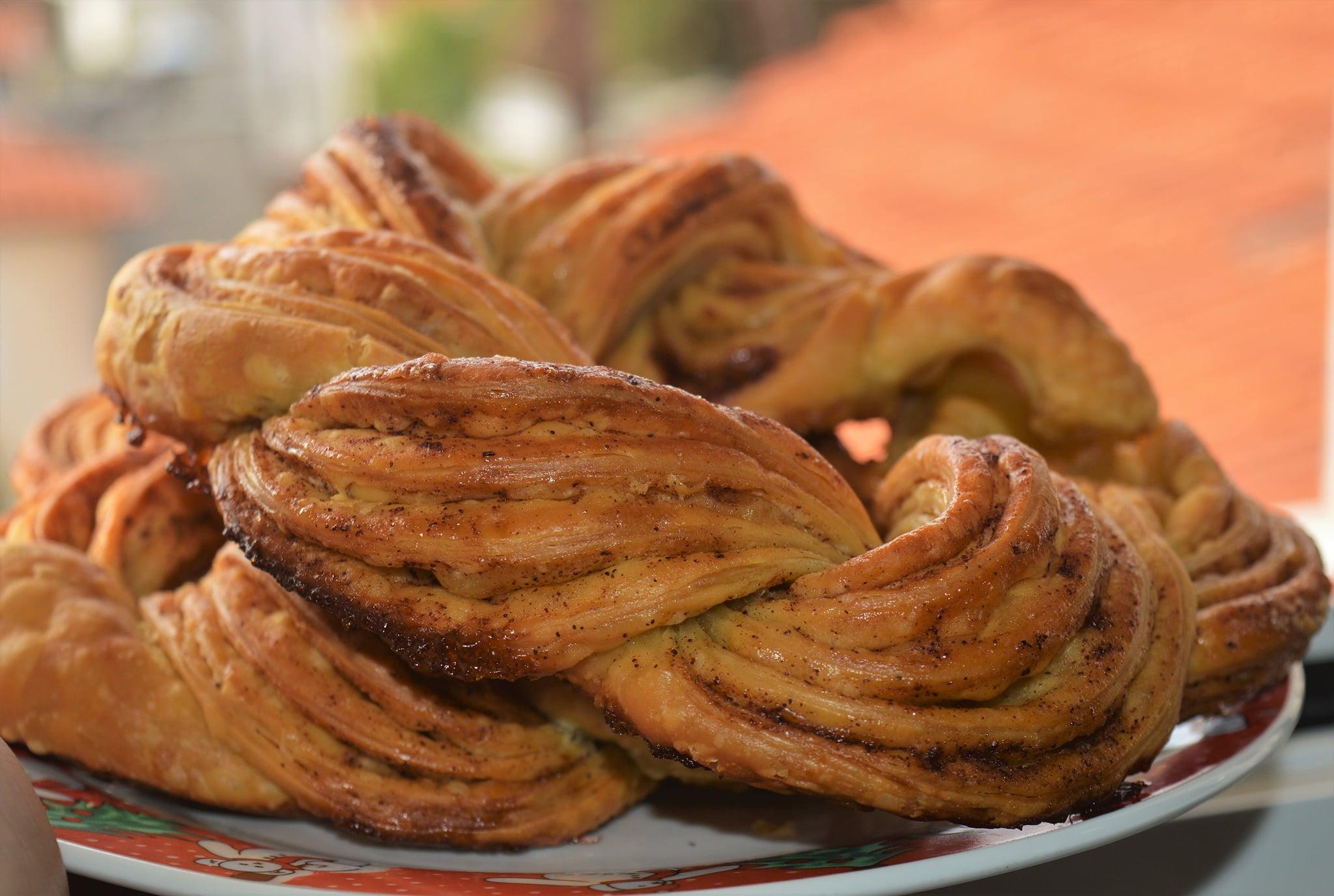 γλυκά-με-σφολιάτα-ζάχαρη-και-κανέλα-συνταγή-