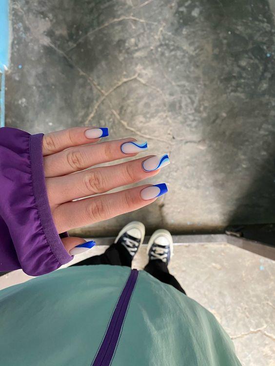 μπλε-νύχια-με-σχέδια-για-τον-Μάρτιο-ιδέες-