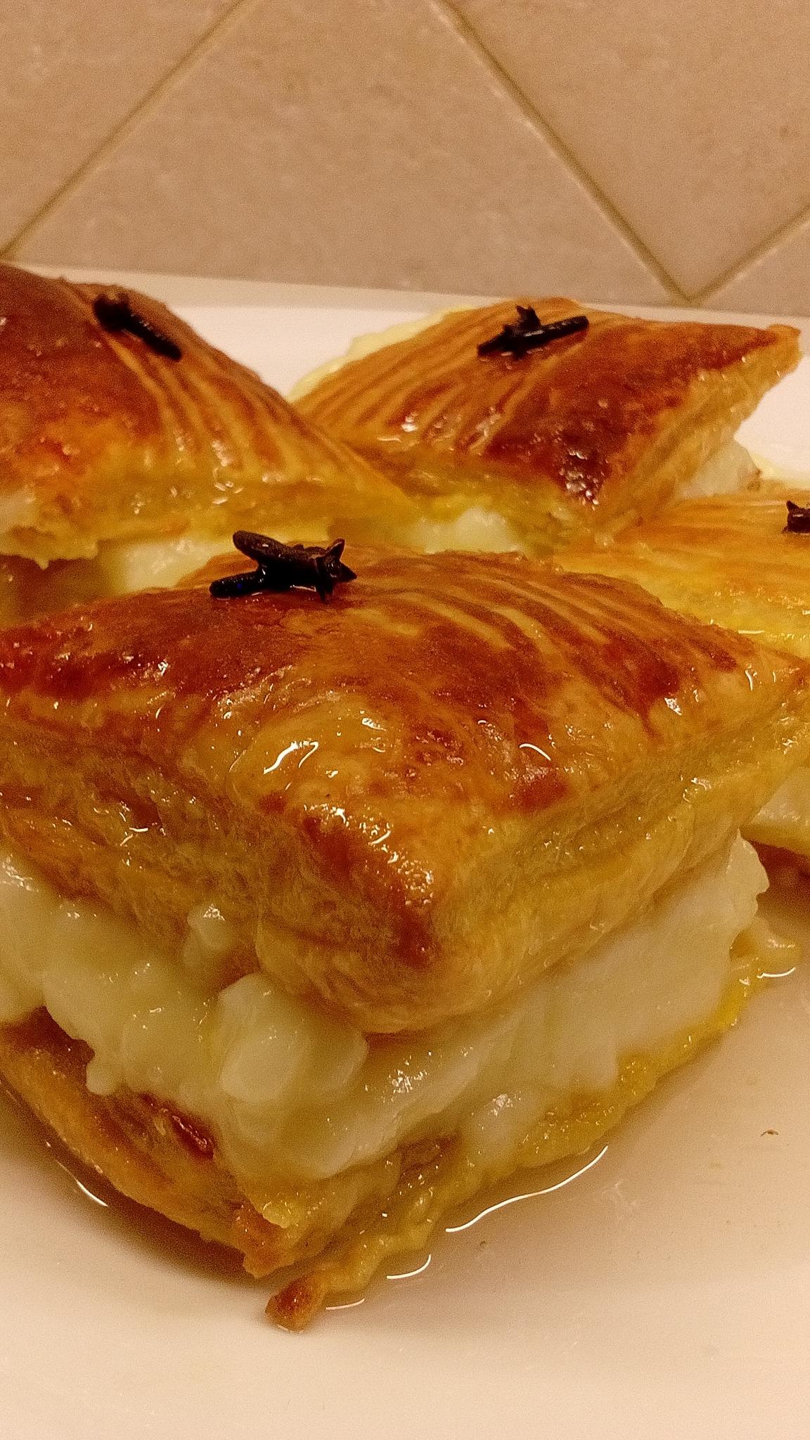 Γαλακτομπούρεκο- με -σφολιάτα- Γαλακτομπούρεκο- με -σφολιάτα-