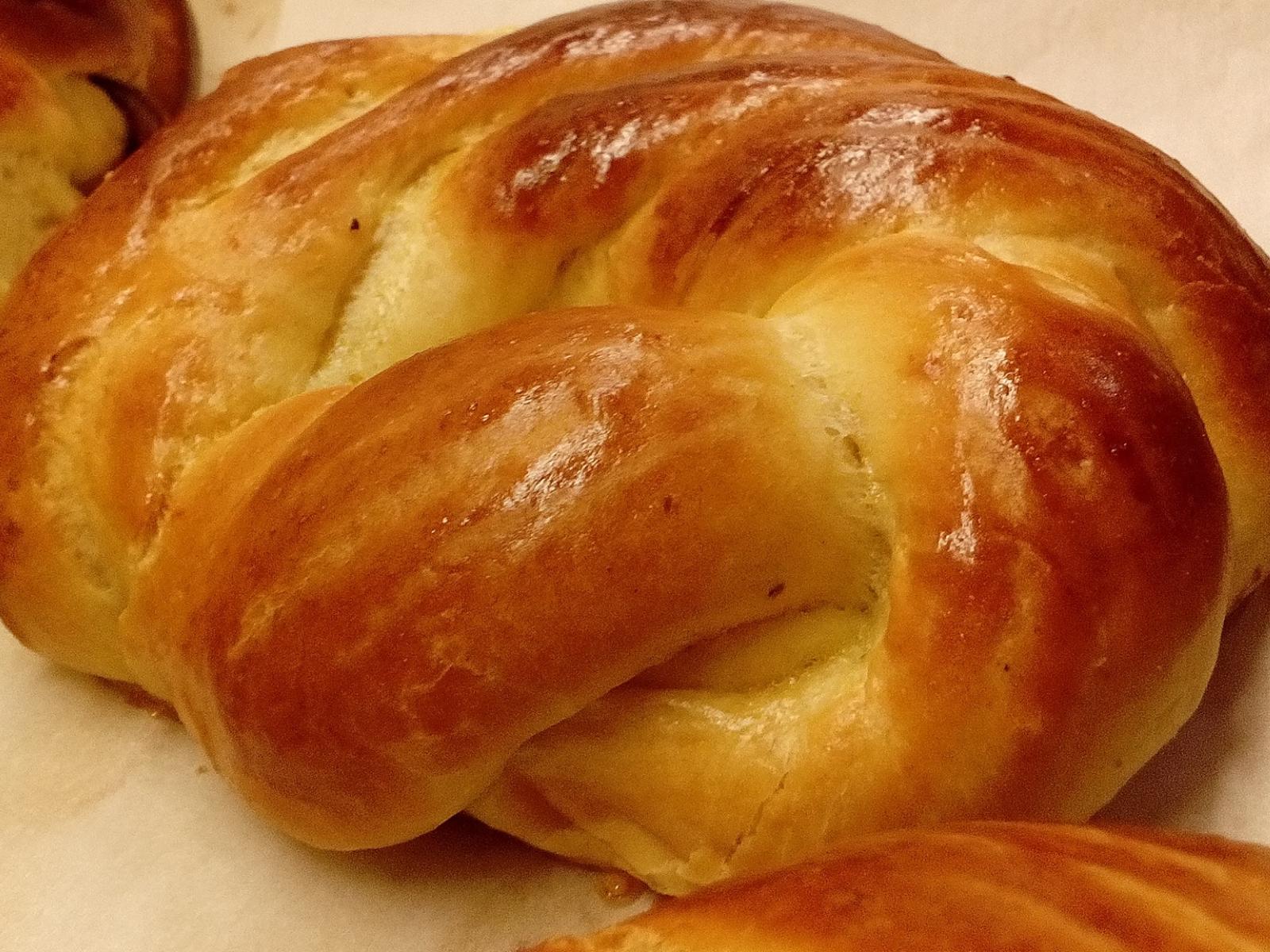 συνταγή-για-τσουρεκάκια-με-αριάνι-