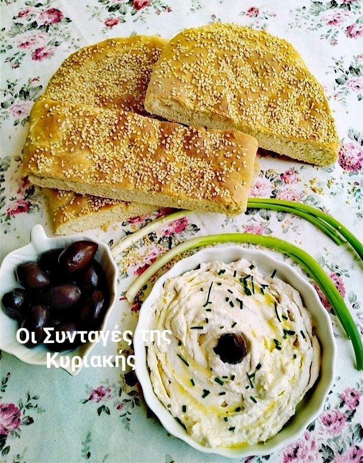 Kαθαρά- Δευτέρα-: Τραγανή - λαγάνα-