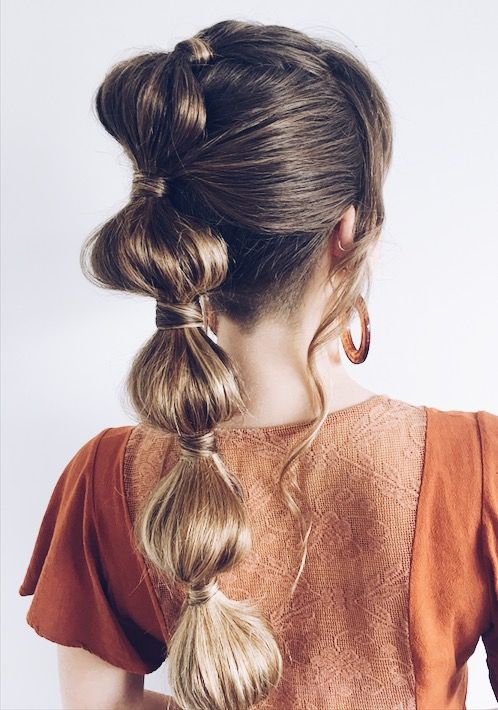 Bubble ponytail-ιδέες-με-την-νέα-τάση-στα-γυναικεία χτενίσματα-Άνοιξη 2022-