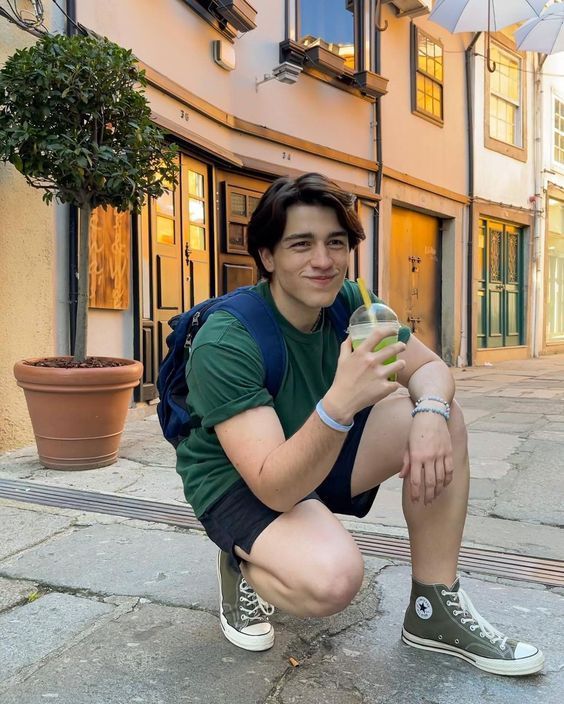 μακριά μαλλιά-στους-άντρες-ιδέες-για-αντρικά κουρέματα-και-χτενίσματα-Άνοιξη 2022- μακριά μαλλιά-στους-άντρες-ιδέες-για-αντρικά κουρέματα-και-χτενίσματα-Άνοιξη 2022-