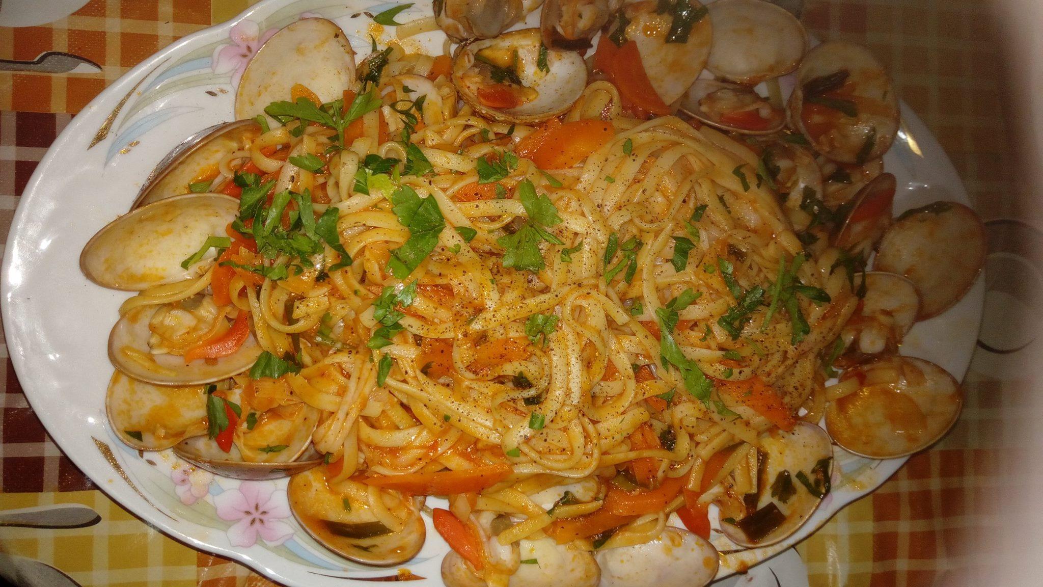 Λιγκουίνι- με -θαλασσινά- και- σάλτσα- ντομάτας-