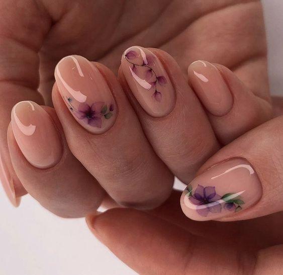μπεζ-νύχια-με-λουλούδια-ιδέες-