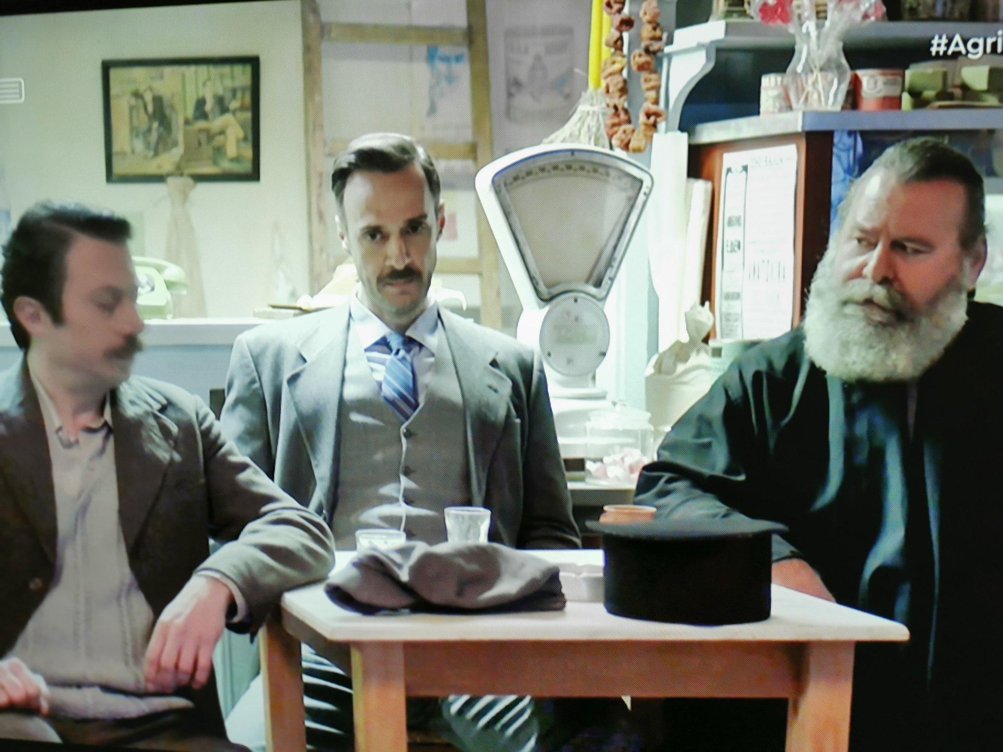 Άγριες Μέλισσες: Ο παπα Γρηγόρης μπαίνει σε παύση καθηκόντων