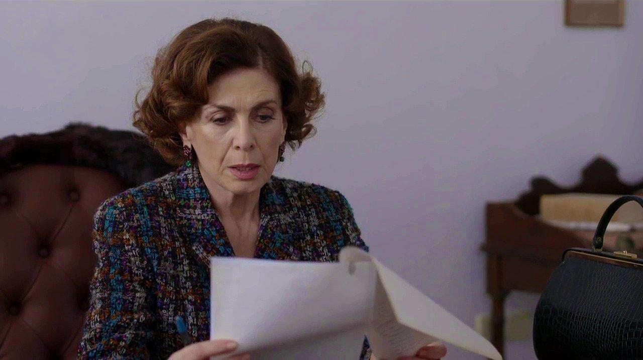 Άγρίες Μέλισσες: Αν μιλήσεις θα σε θάψω- Οι απειλές στην Αντιγόνη