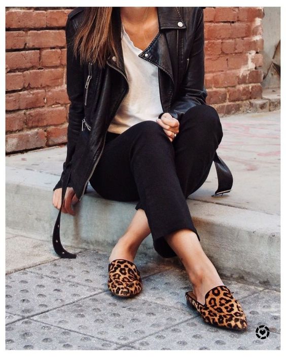 τάσεις-στα-γυναικεία-φλατ παπούτσια-για-την-Άνοιξη 2022-mules-