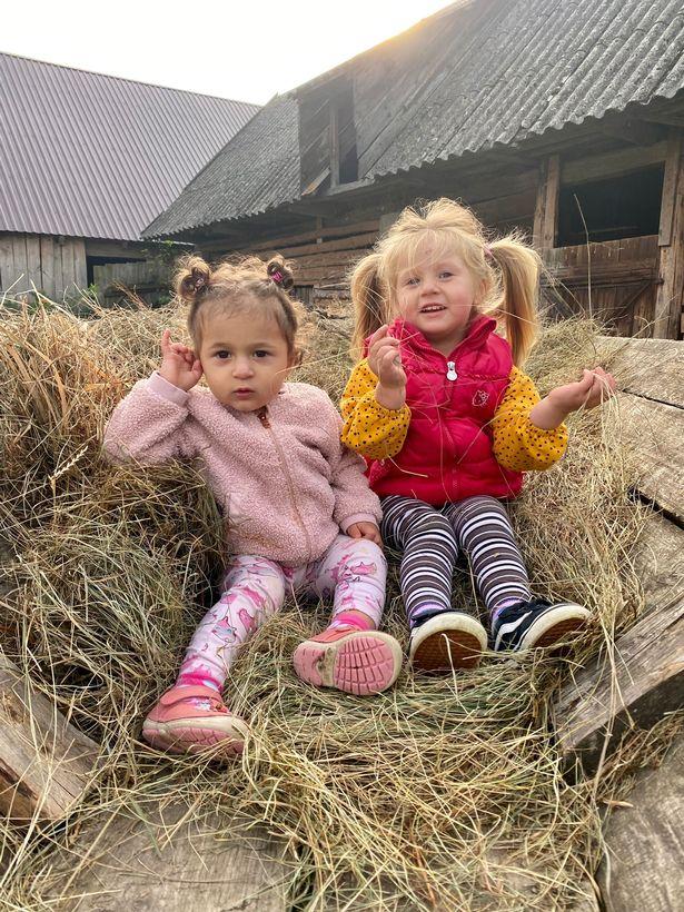 κοριτσάκι-περπατάει-ξανά-μετά-από-ατύχημα-