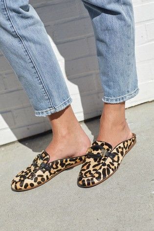 animal print-mules shoes-για-την-Άνοιξη 2022-τάσεις-