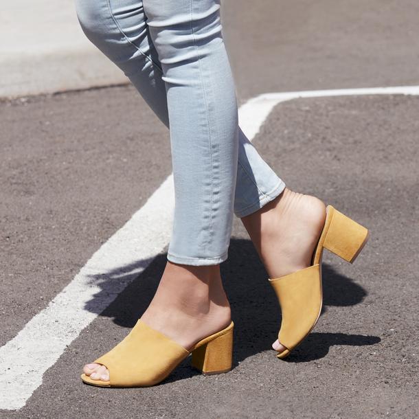 mules shoes-για-την-Άνοιξη 2022-τάσεις-