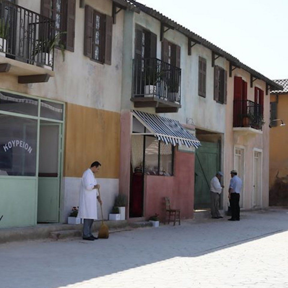 Άγριες Μέλισσες: Δύσκολες ώρες για το Διαφάνι και τον Δούκα