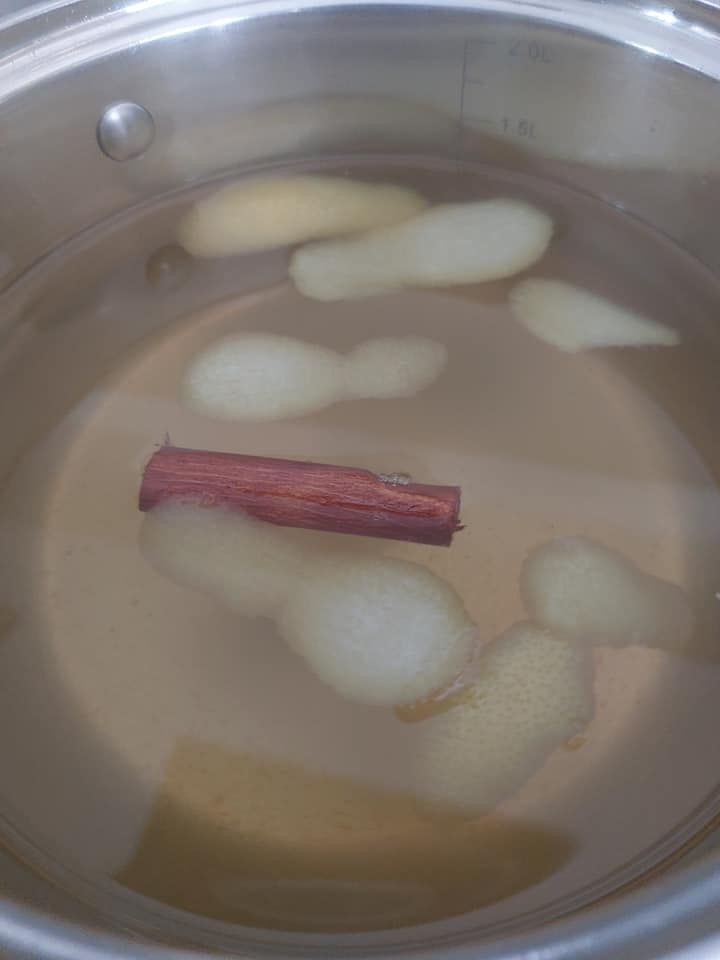 Χαλεπιανά-χαλβάς-σιμιγδαλένιος-με-σταφίδες-μήλο-και-φιστίκια Αιγίνης-συνταγή- Χαλεπιανά-χαλβάς-σιμιγδαλένιος-με-σταφίδες-μήλο-και-φιστίκια Αιγίνης-συνταγή-