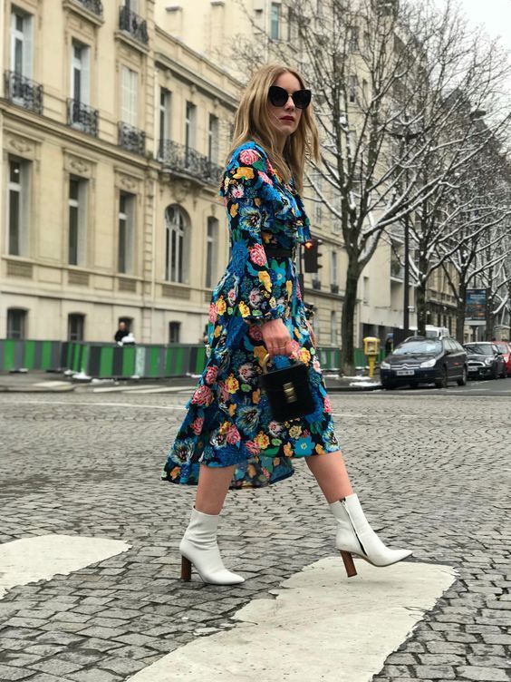 μπλε-φλοράλ-φόρεμα-με-χρωματιστά-λουλούδια-την-Άνοιξη- μπλε-φλοράλ-φόρεμα-με-χρωματιστά-λουλούδια-την-Άνοιξη-