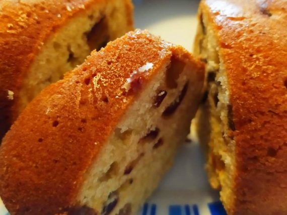 νηστίσιμο- κέικ- μπανάνας- με -σταφίδες- νηστίσιμο- κέικ- μπανάνας- με -σταφίδες-