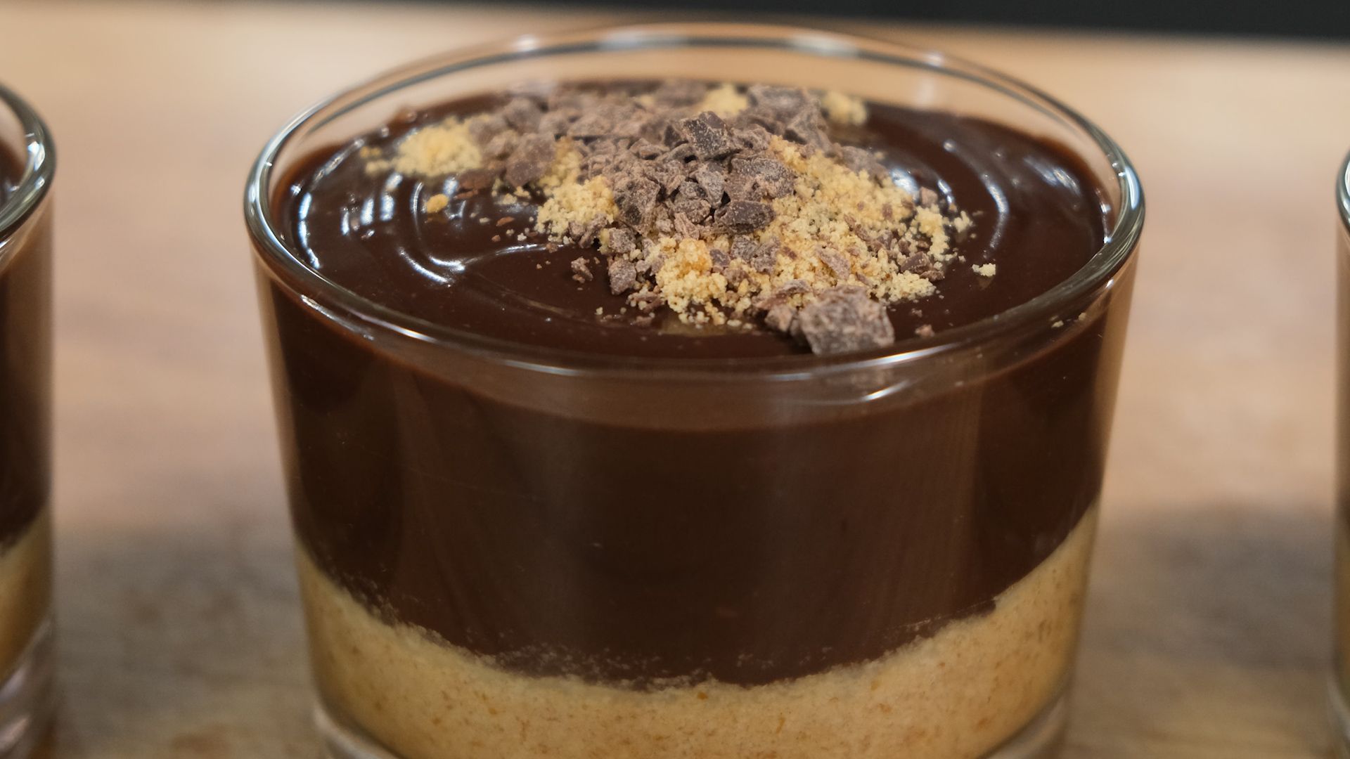 σοκολατένιο-νηστίσιμο γλυκό-ψυγείου-στο-ποτήρι-συνταγή-