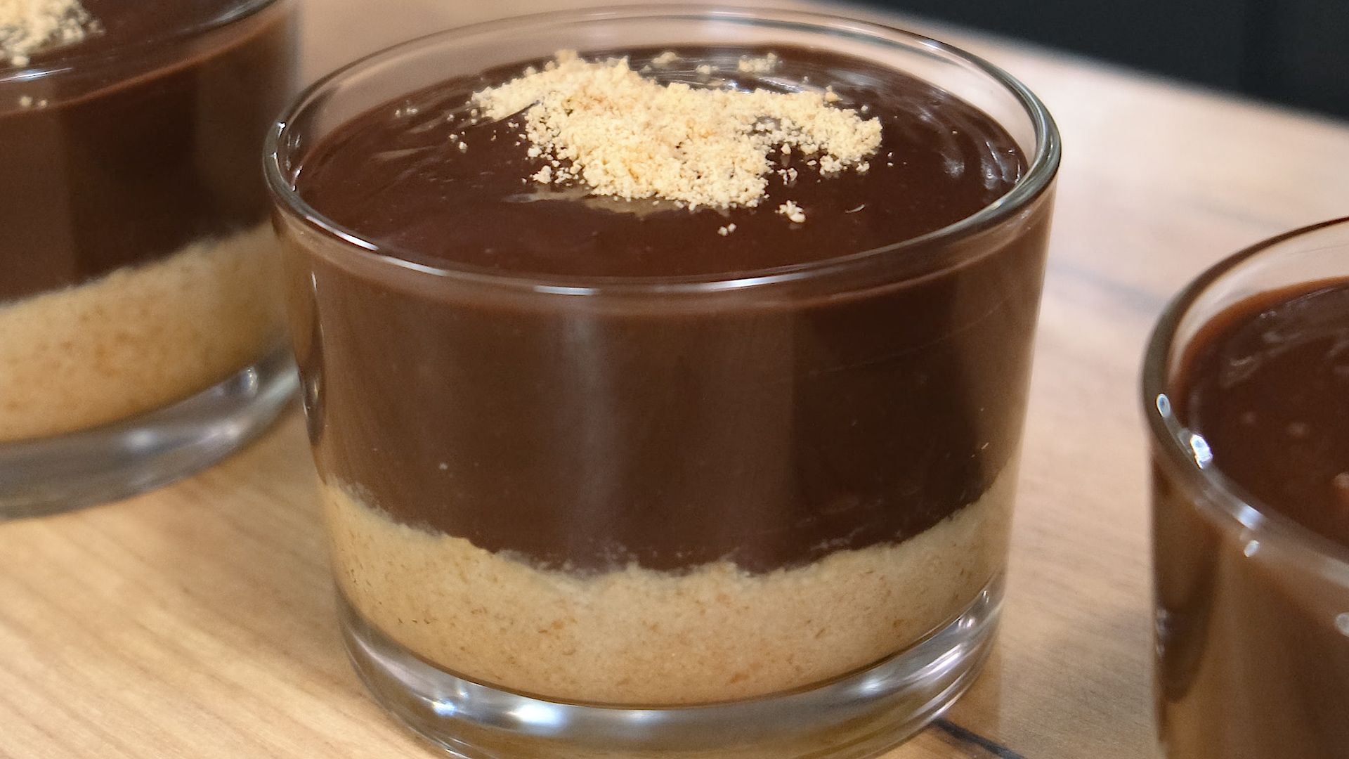 σοκολατένιο-νηστίσιμο γλυκό-ψυγείου-στο-ποτήρι-συνταγή-