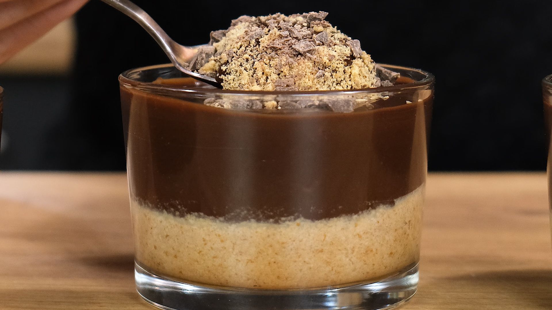 σοκολατένιο-νηστίσιμο γλυκό-ψυγείου-στο-ποτήρι-συνταγή-