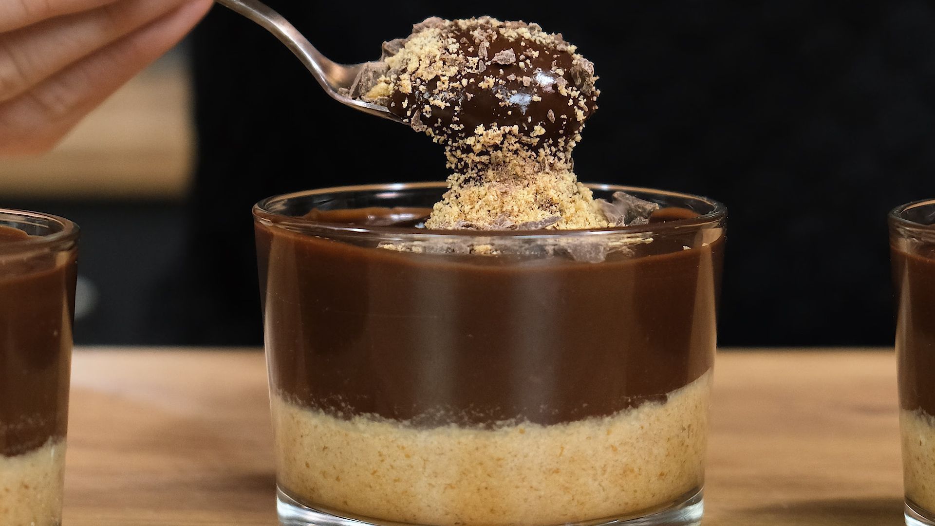 σοκολατένιο-νηστίσιμο γλυκό-ψυγείου-στο-ποτήρι-συνταγή-