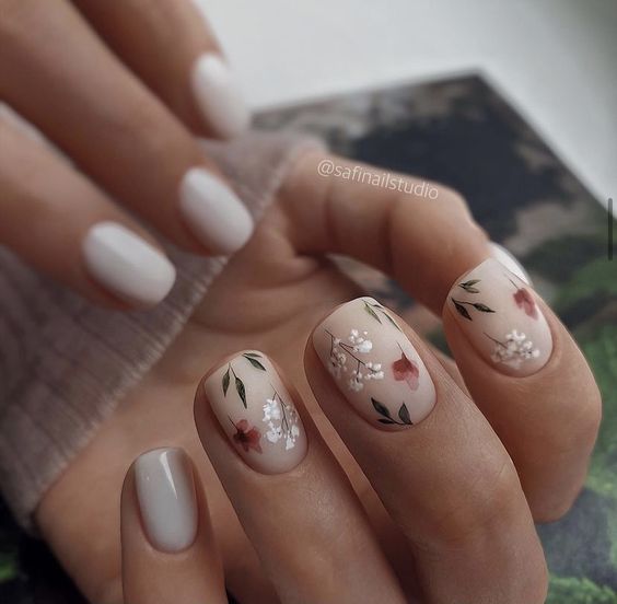 φλοράλ νύχια-στις-κυρίαρχες τάσεις-την-Άνοιξη 2022-