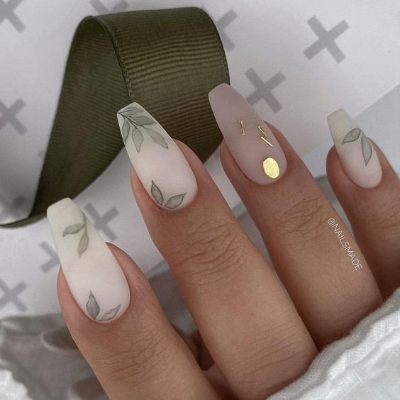 φλοράλ νύχια-στις-κυρίαρχες τάσεις-την-Άνοιξη 2022-