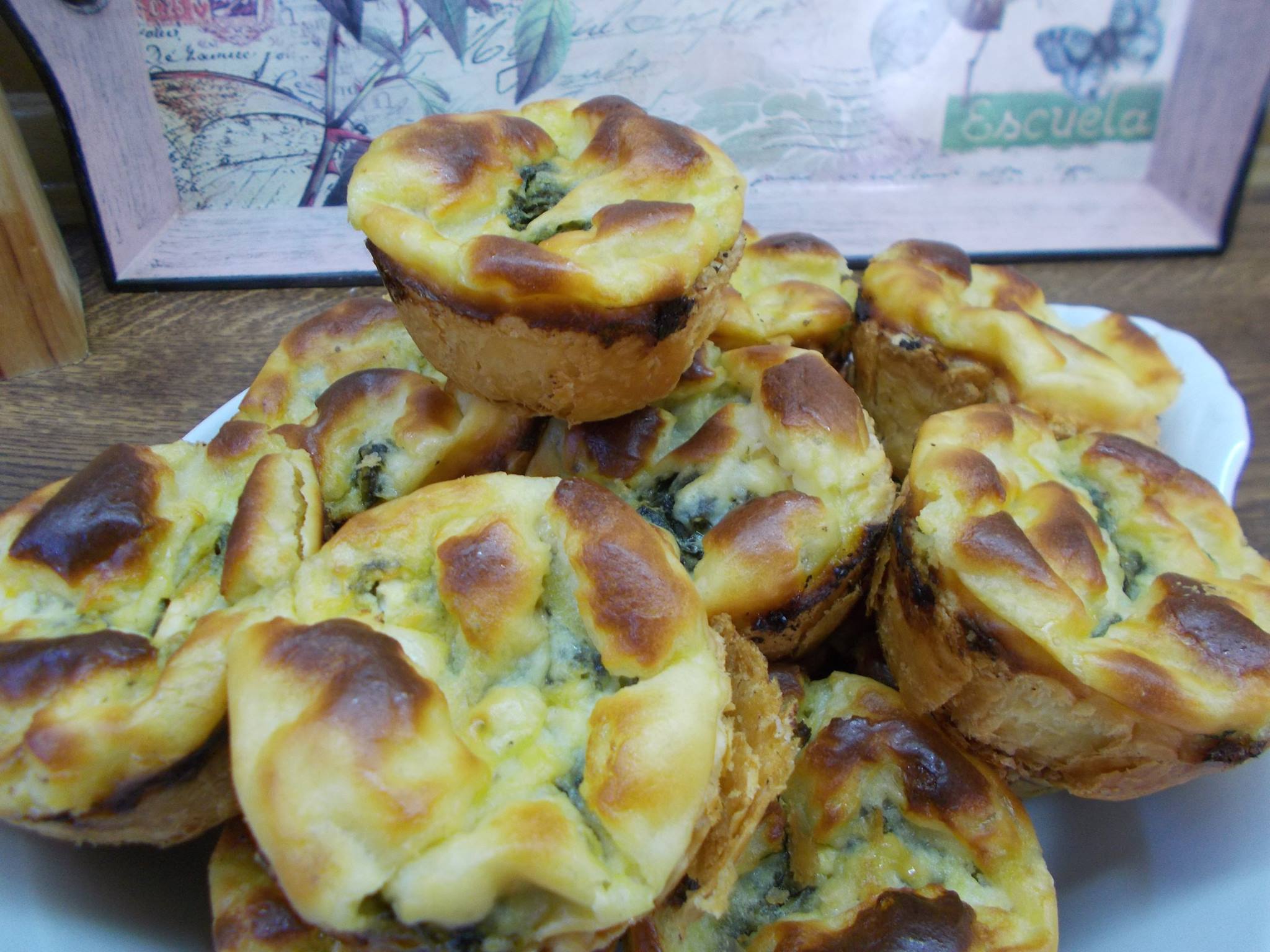 σπανακοπιτάκια-με-μπεσαμέλ-συνταγή- σπανακοπιτάκια-με-μπεσαμέλ-συνταγή-