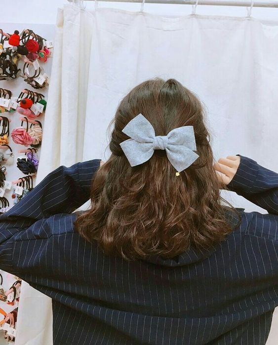 φιόγκοι-στα-μαλλιά-τάσεις-Άνοιξη Καλοκαίρι 2022-στα-μαλλιά-ιδέες-