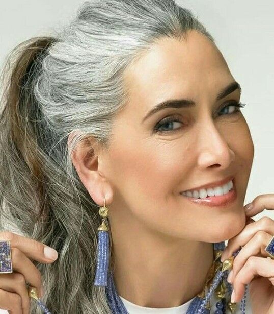 γκρι μαλλιά-τάσεις-Άνοιξη Καλοκαίρι 2022-στα-μαλλιά-ιδέες-