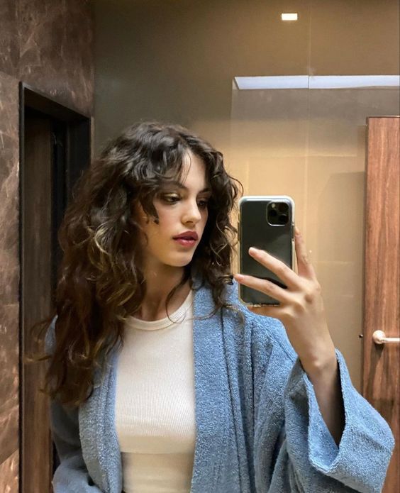 όγκος-στα-μαλλιά-τάσεις-Άνοιξη Καλοκαίρι 2022-στα-μαλλιά-ιδέες-