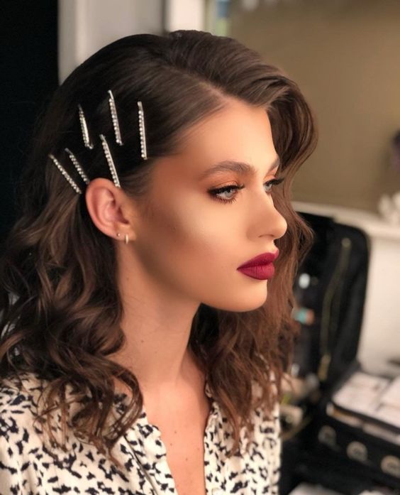 τσιμπιδάκια-τάσεις-Άνοιξη Καλοκαίρι 2022-στα-μαλλιά-ιδέες-