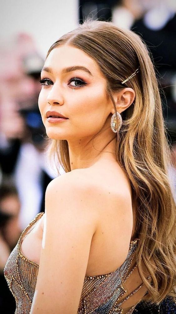 τσιμπιδάκια-τάσεις-Άνοιξη Καλοκαίρι 2022-στα-μαλλιά-ιδέες-