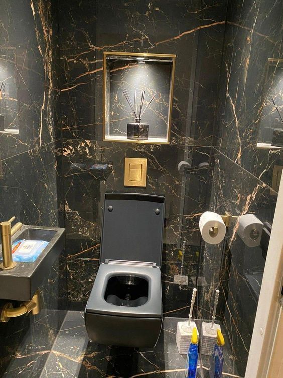 μαύρα-πλακάκια μπάνιου-με-χρυσές-λεπτομέρειες-ιδέες-στην-διακόσμηση-