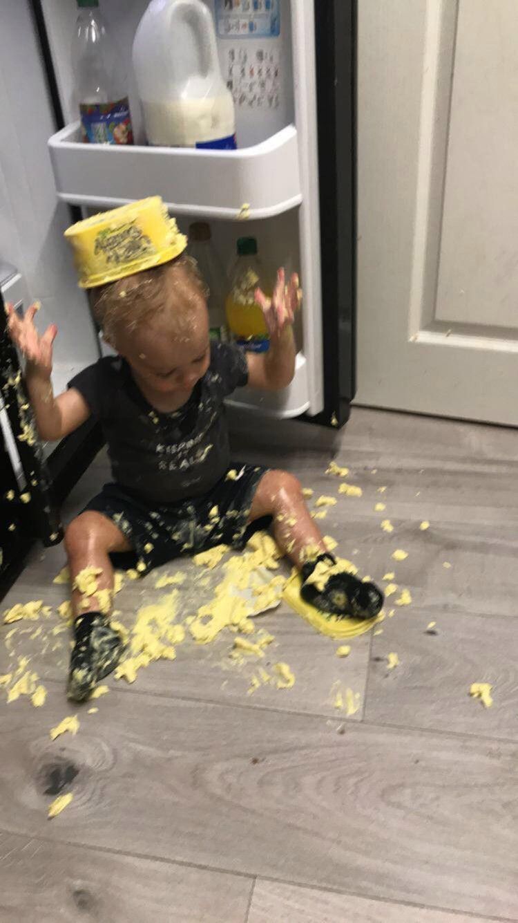 το-πιο-άτακτο-παιδί-του-κόσμου-διέλυσε-12-τηλεοράσεις- το-πιο-άτακτο-παιδί-του-κόσμου-διέλυσε-12-τηλεοράσεις-