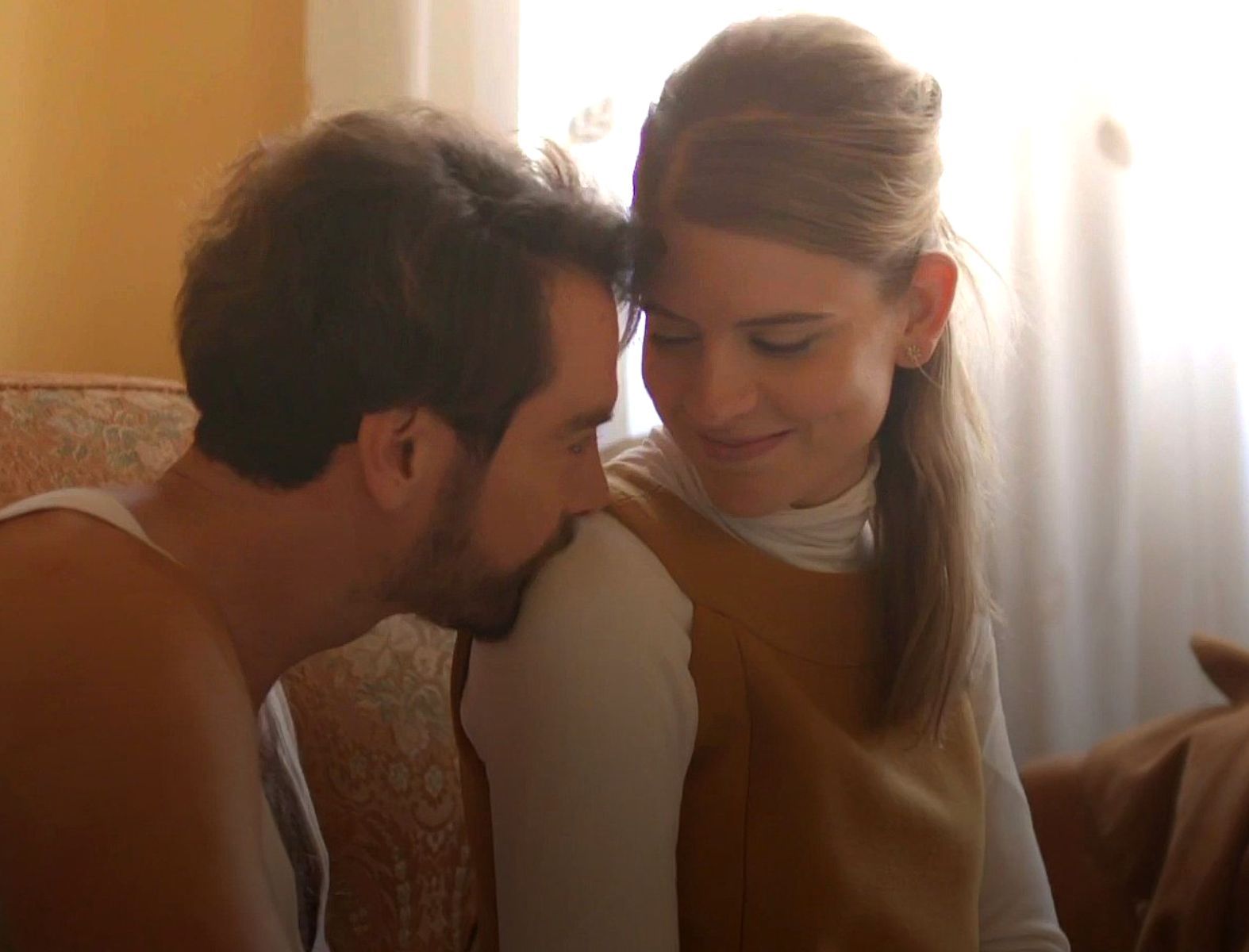 Άγριες Μέλισσες: Οι αρραβώνες της Δρόσως και του Κωνσταντή