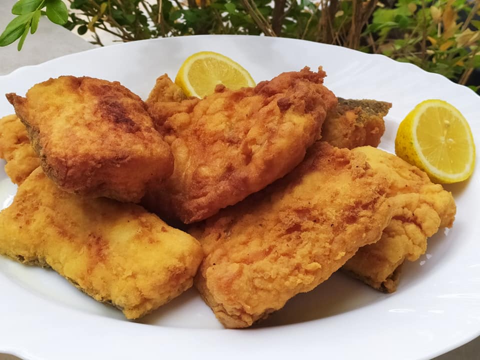 Μπακαλιάρος- τηγανητός- με- αλεύρι- Μπακαλιάρος- τηγανητός- με- αλεύρι-