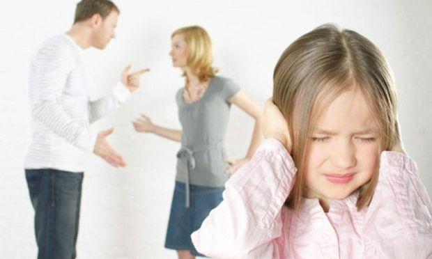 γυναίκα-χωρισμένη με παιδιά-συμβουλές-για-να-διώξεις-τις-ενοχές-του-διαζυγίου-