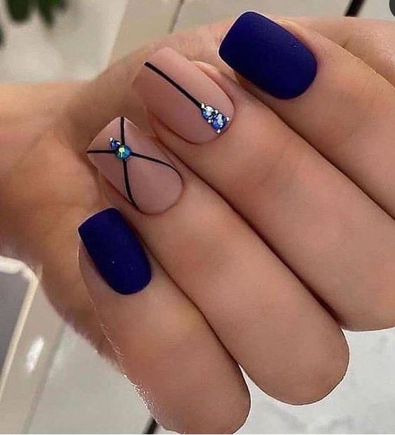 μπλε-νύχια-με-στρας-ιδέες-για-νύχια-τον-Απρίλιο-