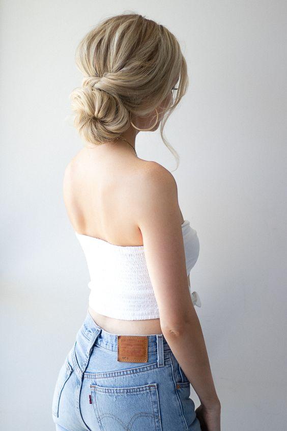 χαμηλός κότσος-ιδέες-για-χτενίσματα-και-κουρέματα-τον-Απρίλιο 2022-