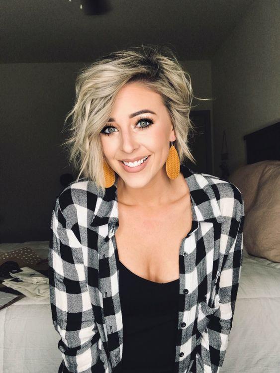 σπαστά-καρέ μαλλιά-ιδέες-για-χτενίσματα-και-κουρέματα-τον-Απρίλιο 2022-