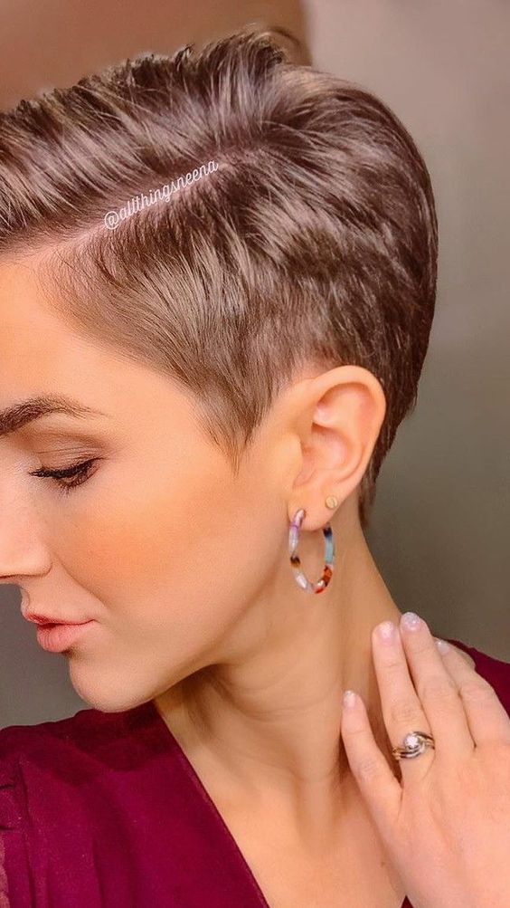 ανδρόγυνο-look-ιδέες-για-χτενίσματα-και-κουρέματα-τον-Απρίλιο 2022-