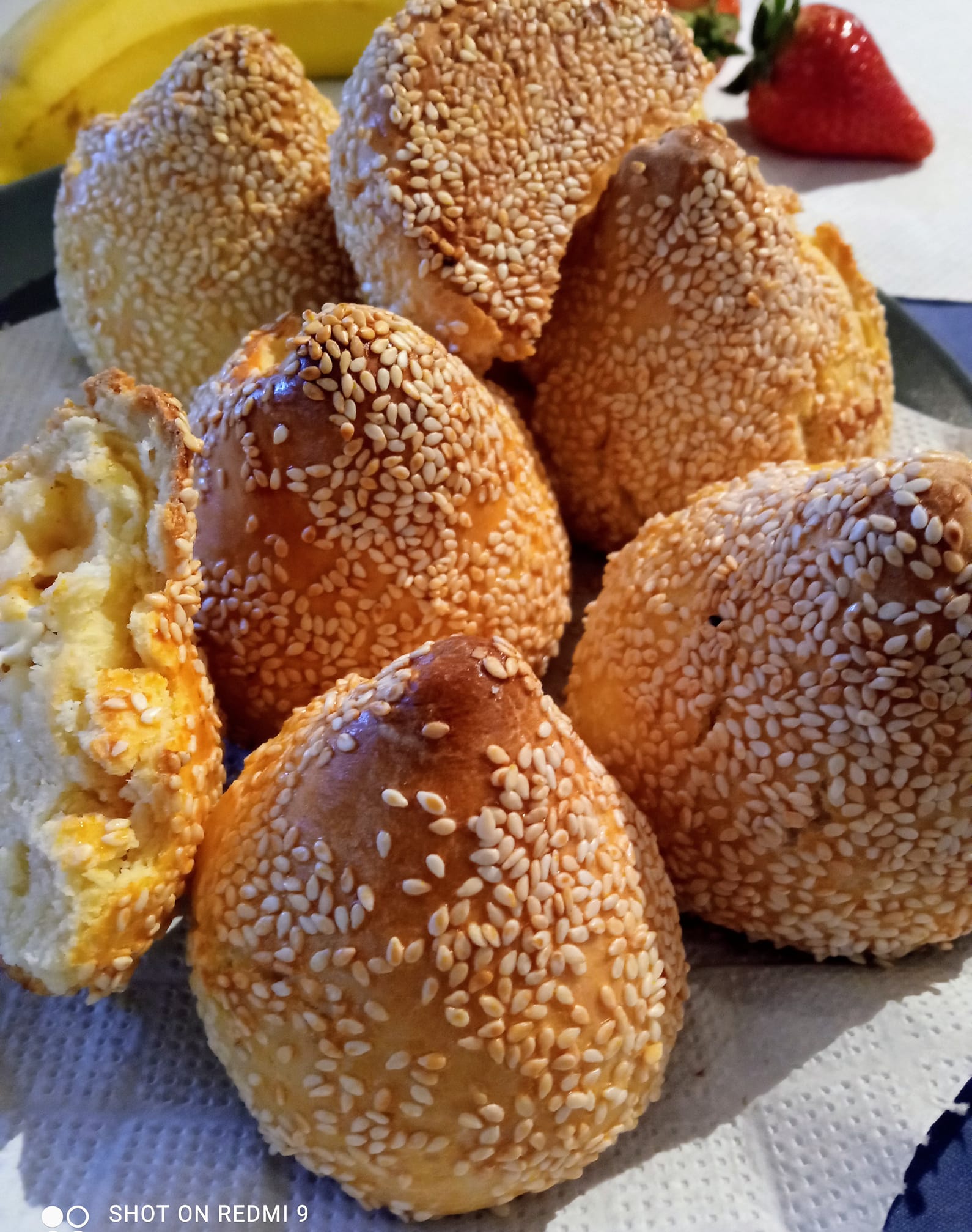 Τυρομπουκίτσες- με -σουσάμι-