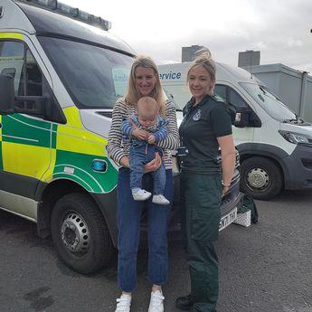 μπαμπάς-ξεγέννησε-το-παιδί-και-το-επανάφερε-στη-ζωή-